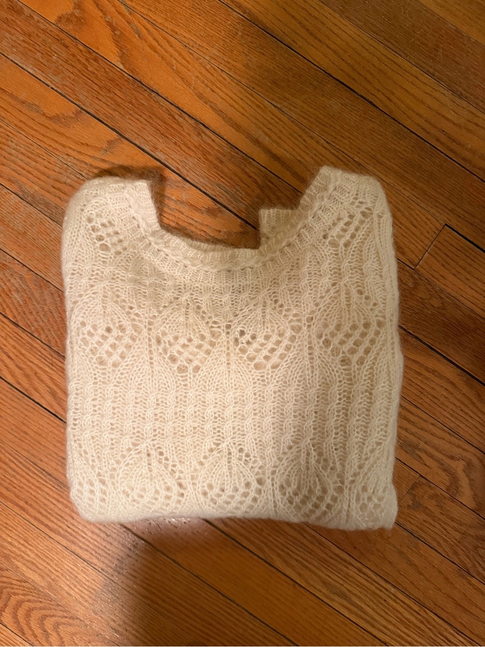 ***RARE***Sezane Light Cream Lace Knit Women's Sweater
Excellent condition.